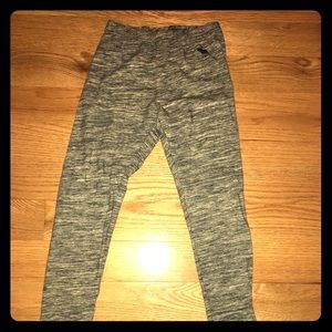 stretchy gray leggings with scattered pattern